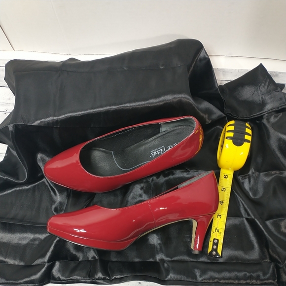 Rose Petals Woman's SZ 12W by Walking Cradles Cap Toe Red Heels Patent Leather - Picture 10 of 13